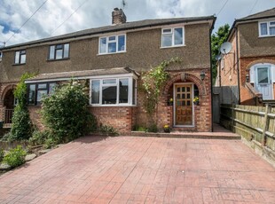 3 bedroom semi-detached house for sale in Pennings Avenue, Guildford, GU2