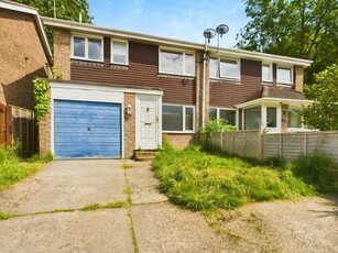 3 bedroom semi-detached house for sale in Pine View Close, Bursledon, Southampton, SO31