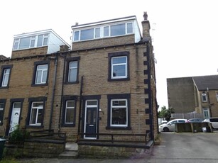 3 bedroom terraced house for rent in Brunswick Place, Morley, LS27