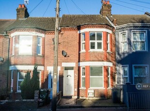 3 bedroom terraced house for rent in Dallow Road, Luton, LU1
