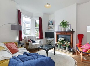 3 bedroom terraced house for rent in Ulverscroft Road, London, SE22