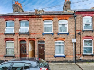 3 bedroom terraced house for sale in Baker Street, Luton, LU1