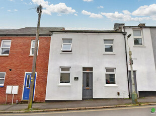 3 bedroom terraced house for sale in Chute Street, Exeter, EX1