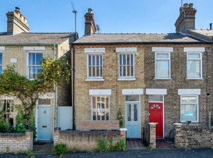 3 bedroom terraced house for sale in Godesdone Road, Cambridge, CB5