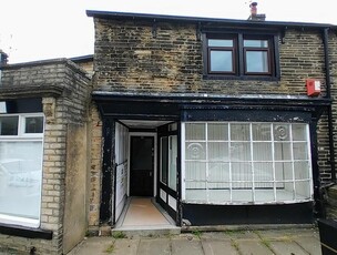 3 bedroom terraced house for sale in Green End, Clayton, BD14