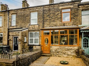 3 bedroom terraced house for sale in Highfield Terrace, Queensbury, Bradford, BD13