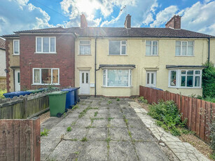 3 bedroom terraced house for sale in Histon Road, Cambridge, CB4