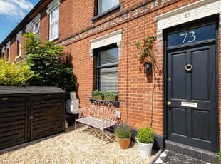 3 bedroom terraced house for sale in Queens Road, Bury St. Edmunds, IP33