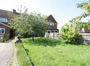 3 bedroom terraced house for sale in Station Road, Bow Brickhill, Milton Keynes, MK17
