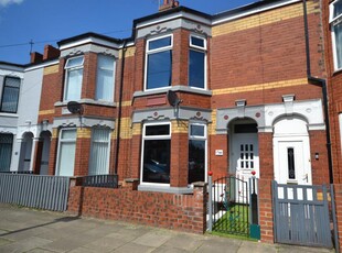 3 bedroom terraced house for sale in Summergangs Road, Hull, HU8