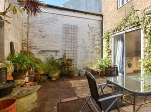 3 bedroom terraced house for sale in Upper Gardner Street, Brighton, East Sussex, BN1