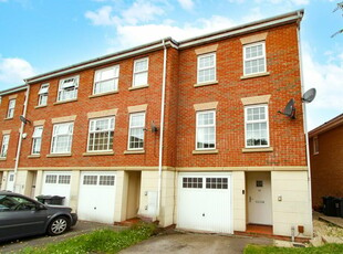 3 bedroom town house for sale in The Potteries, Rossington, Doncaster, DN11