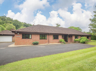 4 bedroom detached bungalow for sale in Low Road, Keswick, NR4