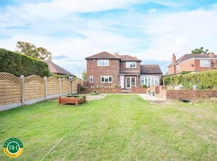 4 bedroom detached house for sale in Bawtry Road, Bessacarr, Doncaster, DN4