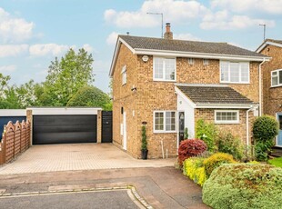 4 bedroom detached house for sale in Claydown Way, Slip End, Luton, Bedfordshire, LU1