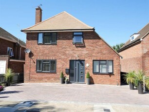 4 bedroom detached house for sale in Clive Avenue, IP1
