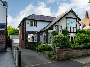 4 bedroom detached house for sale in Danesway, Prestwich, M25