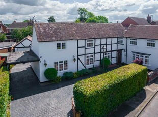 4 bedroom detached house for sale in Lower Ferry Lane, Callow End, Worcester, WR2