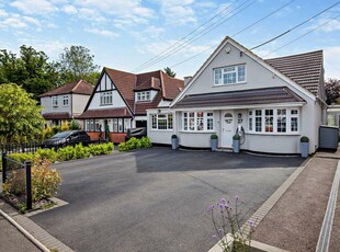 4 bedroom detached house for sale in Mount Pleasant Avenue, Brentwood, Essex, CM13