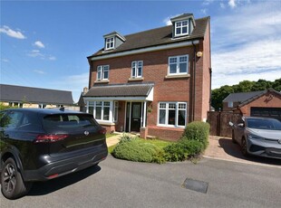 4 bedroom detached house for sale in Mulberry Road, Farsley, Pudsey, West Yorkshire, LS28