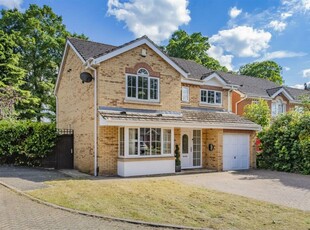 4 bedroom detached house for sale in Penfold Gardens, Great Billing, Northampton, NN3