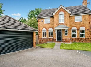 4 bedroom detached house for sale in Rush Croft, Thackley, BD10