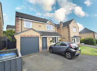 4 bedroom detached house for sale in Stead Hill Way, Thackley, BD10