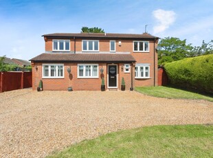 4 bedroom detached house for sale in Whalley Drive, Bletchley, Milton Keynes, Buckinghamshire, MK3