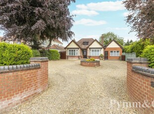 4 bedroom detached house for sale in Wroxham Road, Sprowston, NR7