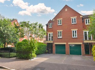 4 bedroom end of terrace house for sale in Gras Lawn, Exeter, Devon, EX2