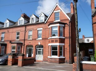 4 bedroom end of terrace house for sale in Halkyn Road, Chester, CH2