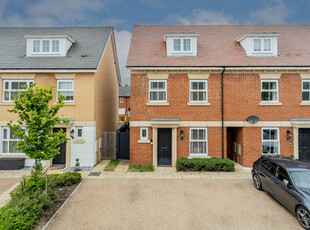 4 bedroom end of terrace house for sale in Salmons Yard, Newport Pagnell, Buckinghamshire MK16