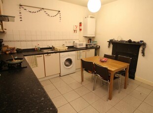 4 bedroom flat for rent in Caledonian Road, Islington, N7