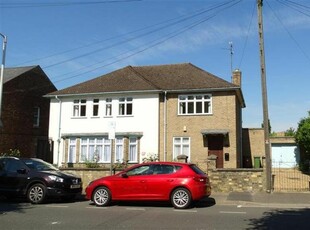 4 bedroom house for rent in Dogsthorpe Road, Peterborough, PE1