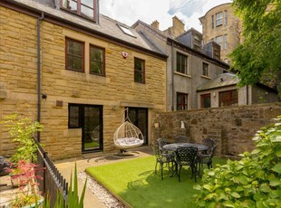 4 bedroom mews property for sale in 15 Gayfield Place Lane, New Town, Edinburgh, EH1