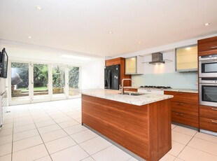 4 bedroom semi-detached house for rent in Platts Lane, NW3