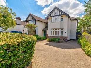 4 bedroom semi-detached house for sale in Beechwood Avenue, St. Albans, Hertfordshire, AL1