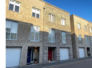 4 bedroom semi-detached house for sale in Headly Street, Cambridge, CB1