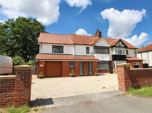 4 bedroom semi-detached house for sale in Hellesdon Road, Hellesdon, Norwich, Norfolk, NR6