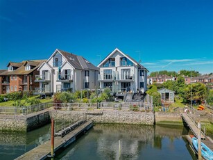 4 bedroom semi-detached house for sale in Priory Marine Court, SO17