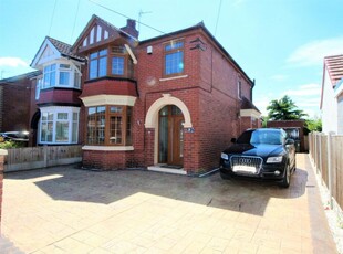 4 bedroom semi-detached house for sale in Somersby Avenue, Doncaster, South Yorkshire, DN5
