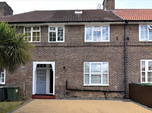 4 bedroom terraced house for rent in Downham Way Bromley BR1