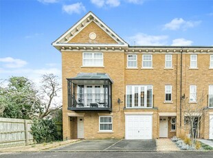 4 bedroom terraced house for sale in Reliance Way, East Oxford, OX4