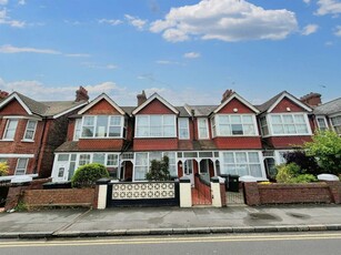 4 bedroom terraced house for sale in Whitley Road, Eastbourne, BN22