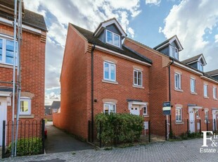 4 bedroom town house for sale in Eagle Way, Hampton Vale, Peterborough, PE7