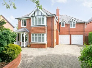5 bedroom detached house for rent in Brackenfield Road, Gosforth, Newcastle upon Tyne, NE3