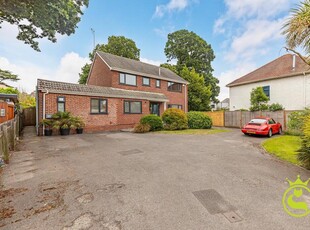 5 bedroom detached house for sale in 4 BEDROOMS WITH ONE BEDROOM SELF CONTAINED ANNEX- Lower Parkstone, Poole BH14