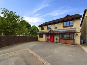 5 bedroom detached house for sale in Hampton Place, Churchdown, Gloucester, Gloucestershire, GL3