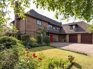 5 bedroom detached house for sale in Redland Drive, Loughton, Milton Keynes, Buckinghamshire, MK5 8EL, MK5