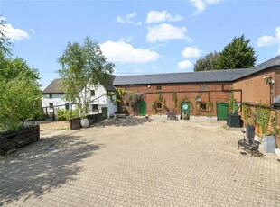 5 bedroom detached house for sale in Tea Green, Luton, Hertfordshire, LU2